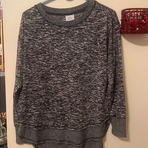 Stylish textured knit lightweight oversized sweater top by Knox Rose. Size M